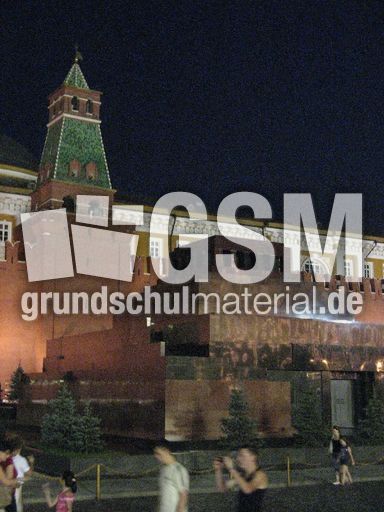 348 Lenin Mausoleum Bei Nacht.JPG